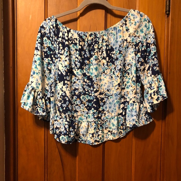 Design Lab off the Shoulder Floral Blouse - Picture 7 of 7